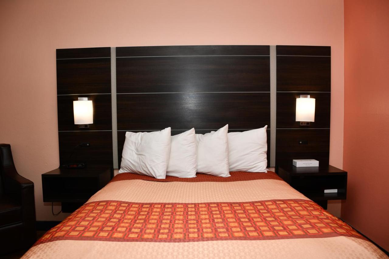 Regency Inn & Suites Faribault Εξωτερικό φωτογραφία