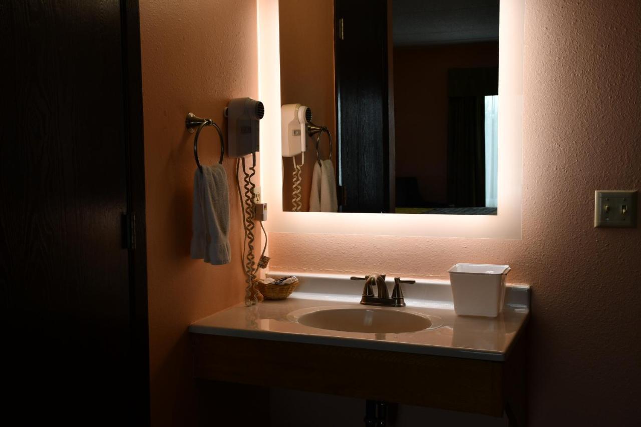 Regency Inn & Suites Faribault Εξωτερικό φωτογραφία