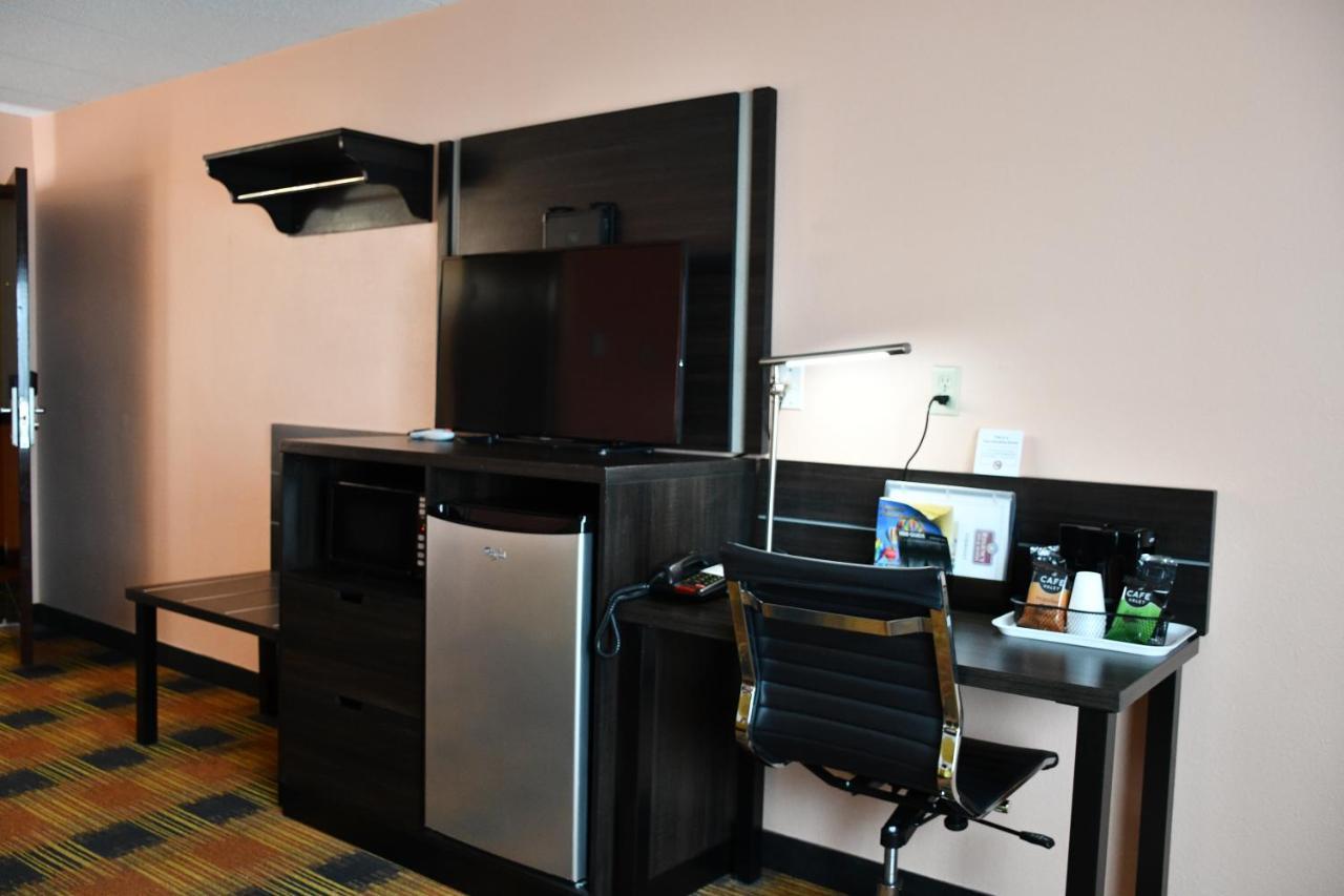 Regency Inn & Suites Faribault Εξωτερικό φωτογραφία